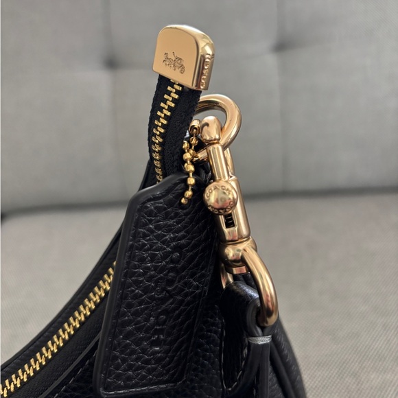 Coach Teri Hobo - Picture 4 of 5